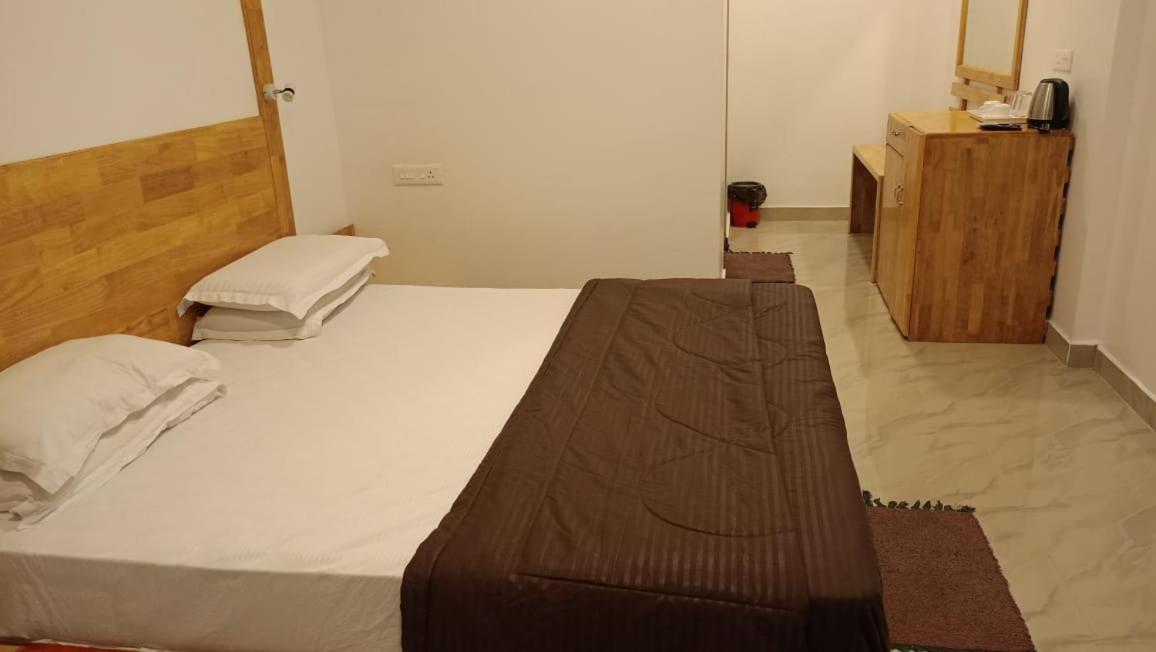 Coconhuts Beach Resort Lakshmanpur Екстериор снимка