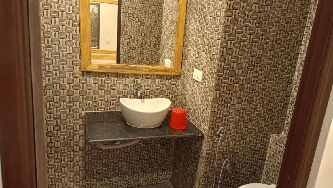 Coconhuts Beach Resort Lakshmanpur Екстериор снимка
