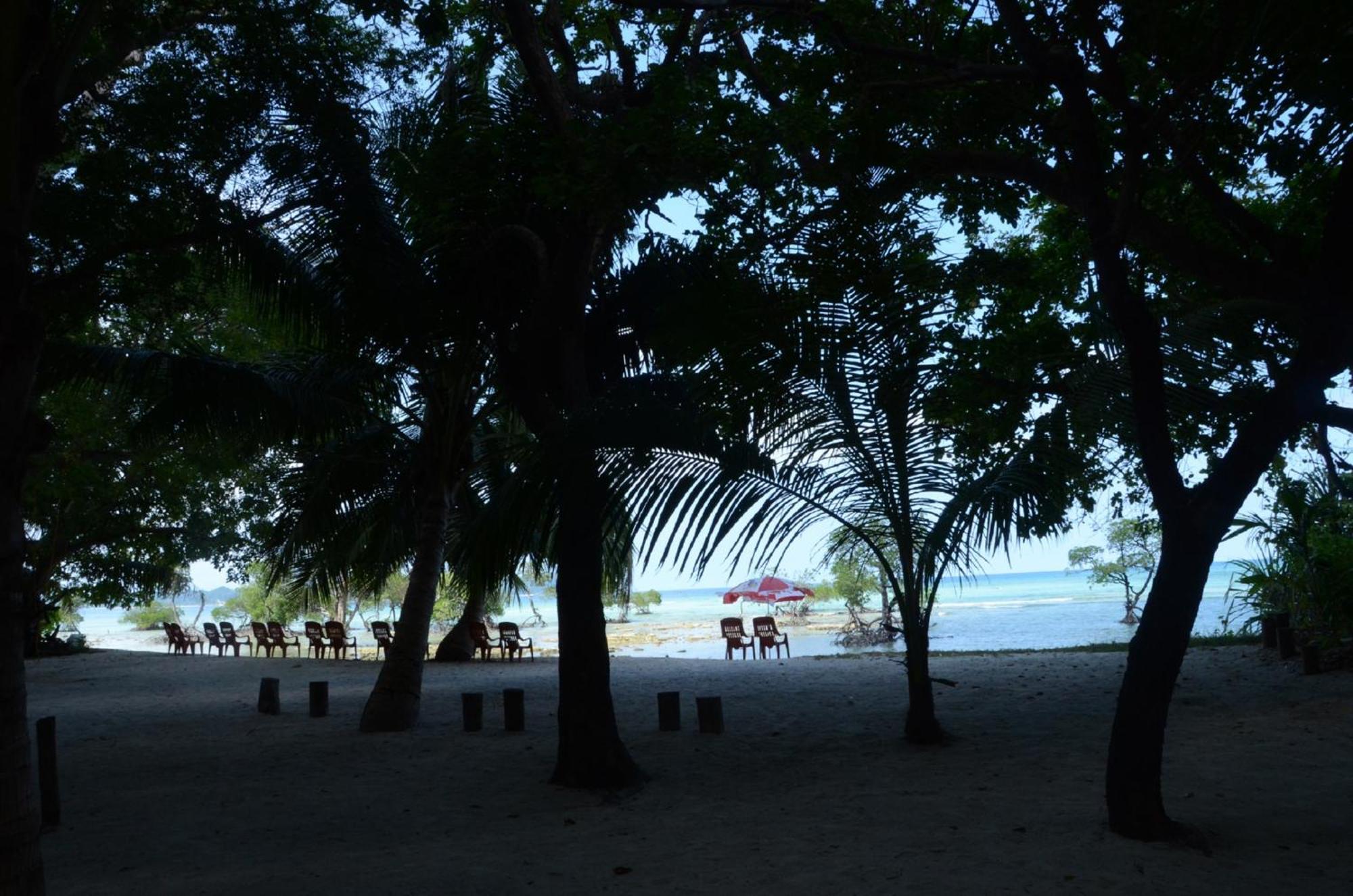 Coconhuts Beach Resort Lakshmanpur Екстериор снимка
