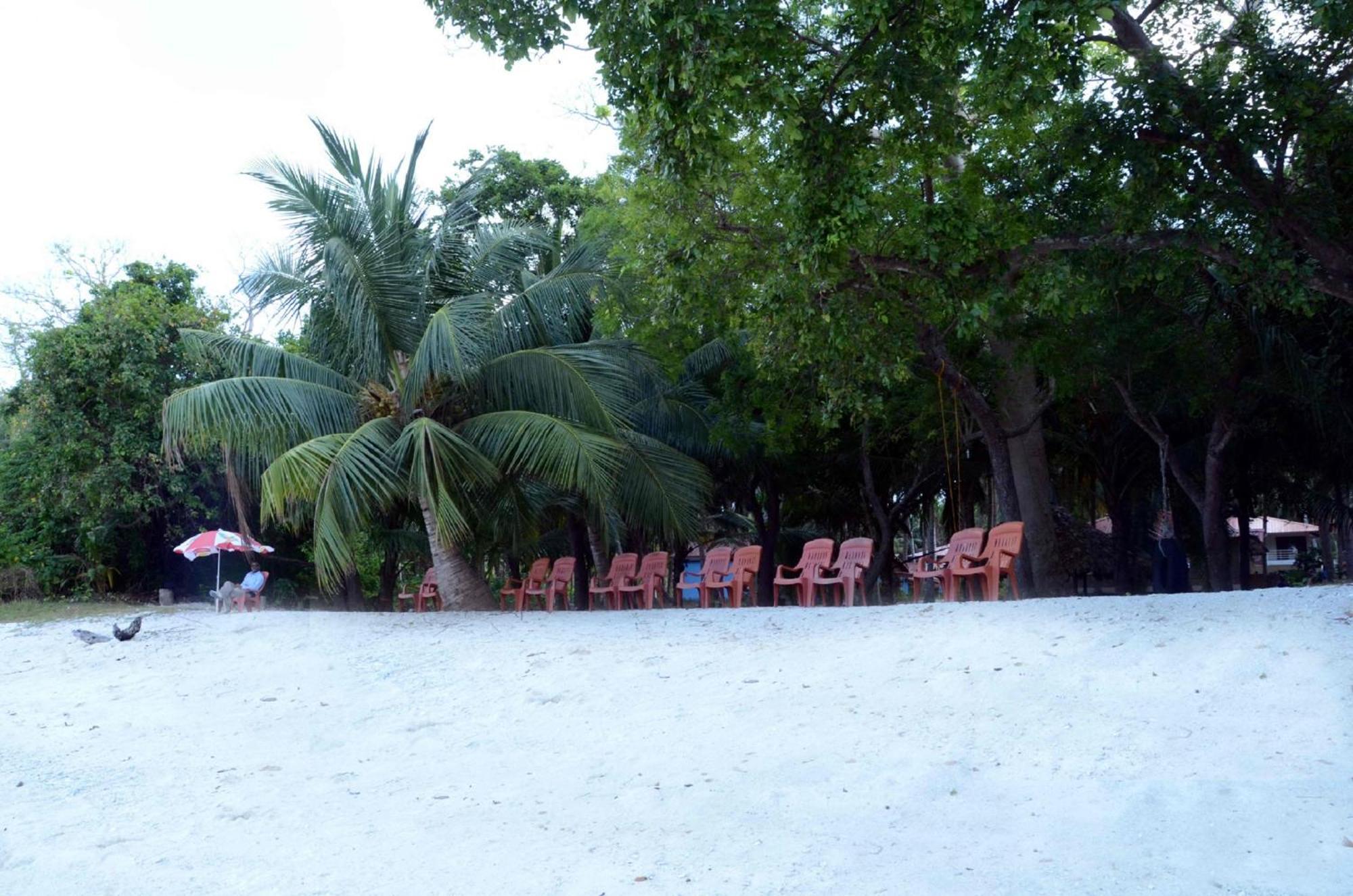 Coconhuts Beach Resort Lakshmanpur Екстериор снимка