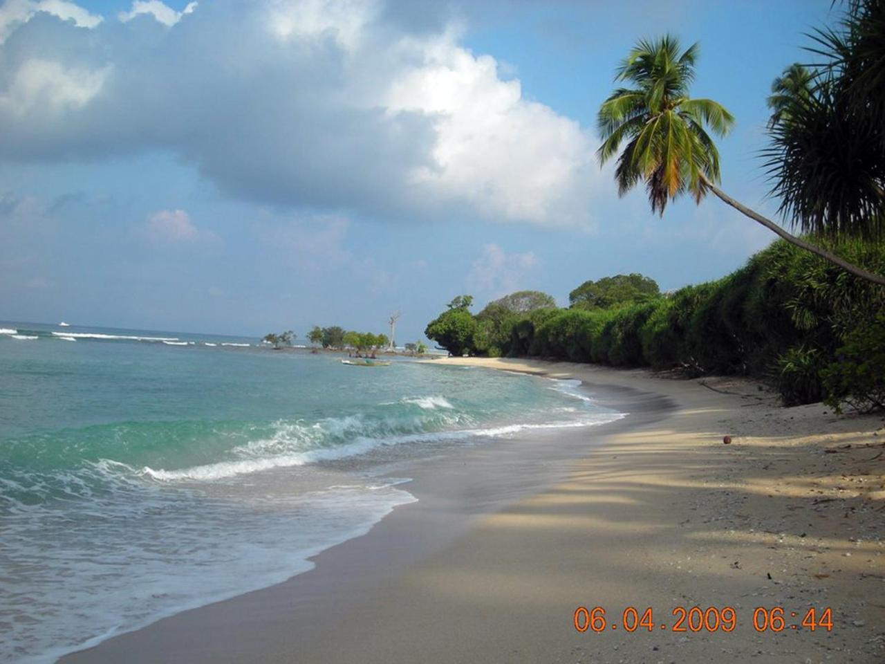 Coconhuts Beach Resort Lakshmanpur Екстериор снимка
